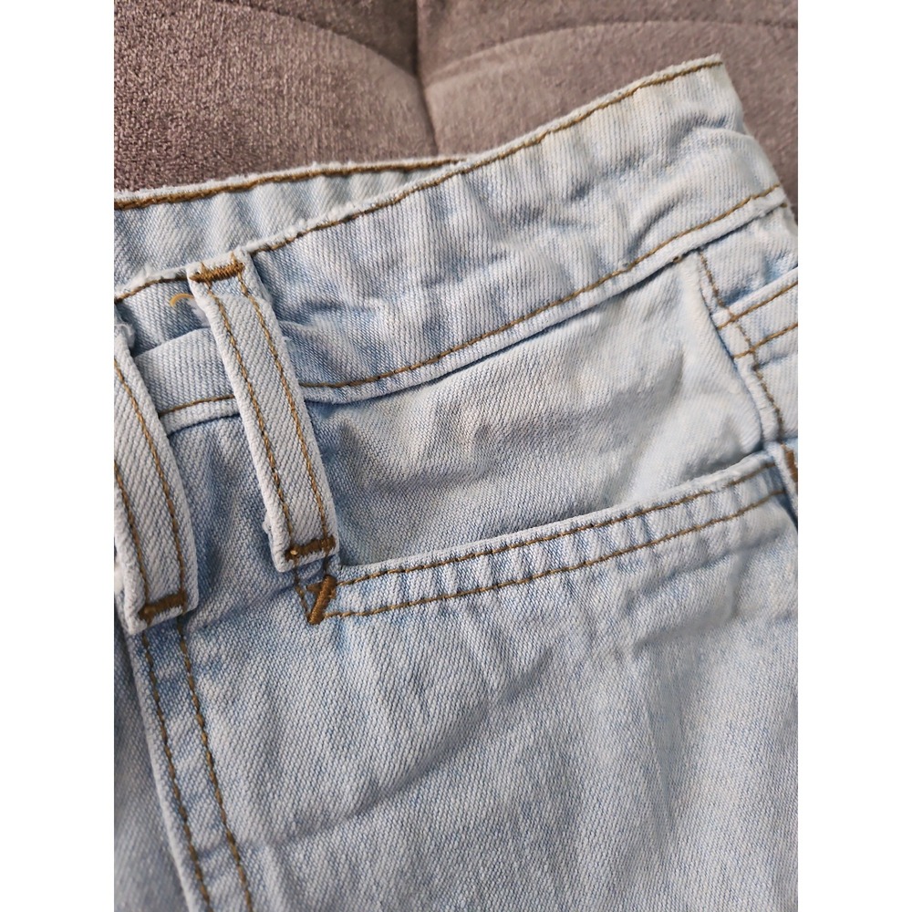 Vintage L.E.I. Low Rise Denim Shorts - Light Wash Y2K - Size 11 - Picture 9 of 12